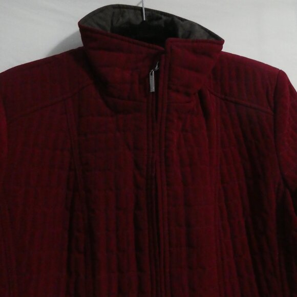 GALLERY | large | Burgundy Quilted Zip-Up Jacket | Button Waist Details - Picture 3 of 16